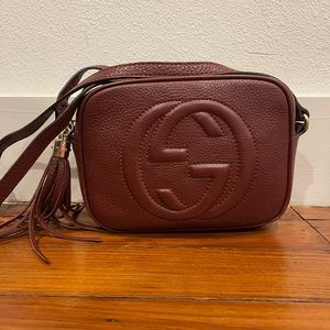 Burgundy Gucci soho small leather disco bag